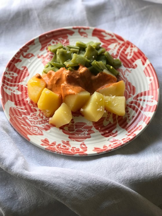 judias mayonesa chorizo y piquillo